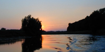 Sonnenuntergang an der Aller vom Wasser aus gesehen...